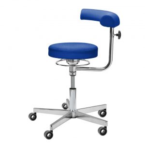 Erzieherhocker Emils Scandic in Dynactiv™ Galeno blue. Mit Ringauslösung, Armauflage, Polar Fußkreuz und Salto Rollen
