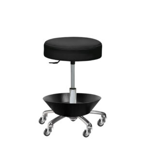 Werkstatthocker Lucas Scandic mit 40 cm Rundsitz in Dakota schwarz mit kurzer Gasfeder, Basis Fußkreuz, Automat-Rollen und Ablagetablett