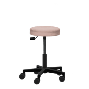 Kinderhocker Lenis Scandic in Skai Gemini puderrosa. Mit Hebeltechnik, Kindergasfeder, Heze-Fußkreuz und schwarzen Lastabhängig gebremsten Medi Rollen.