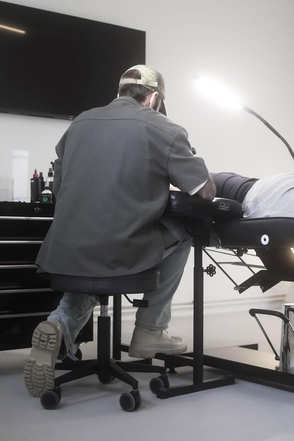 Tattoohocker, Kosmetikhocker, Rollbursche, Rollhocker, Friseurhocker, Beautyhocker