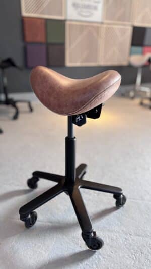 Design Hocker Junior Hidalgo black skate